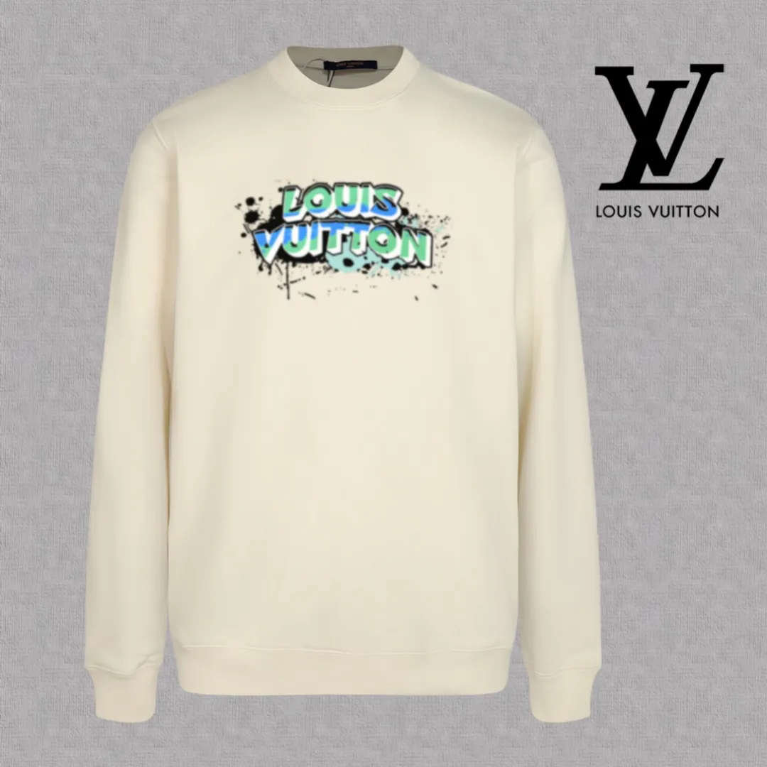 🅿️250 hot style on the shelves🔥❗ 💫〖Louis Vuitton LV〗 Fashionable round neck sweatshirt, casually matched with various styles, it is perfectly handsome😎The whole dress is made of double waistcoats, which makes the whole dress more three-dimensional. Not ordinary factories can do such fine work. The 2025 spring style counters are on sale, exquisite round neck terry sweatshirt, high-end double-strand pure cotton Customized drawstring ribs are dyed in the same vat and are complete with three standards. The chest craftsmanship adopts a simple and elegant pattern on the chest, which is easy to control for any age group! Fit and comfortable! Customized thickened 440g terry sweatshirt fabric, soft and comfortable to the touch, with a three-dimensional shape! 🙌🏻 It’s also very breathable, so it’s a versatile style that can be worn with any outfit! ✔Color: Black White Apricot Size: S M L XL 2XL